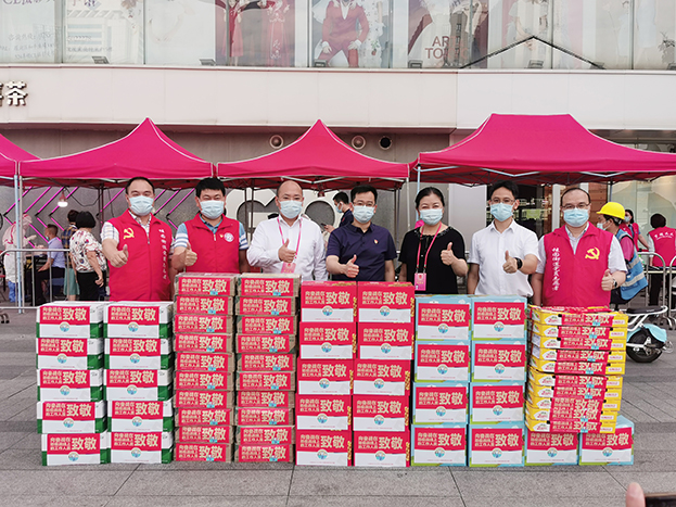 乐投(中国)一站式服务平台党委联合人民桥社区人大代表联络站开展疫情防控视察慰问活动